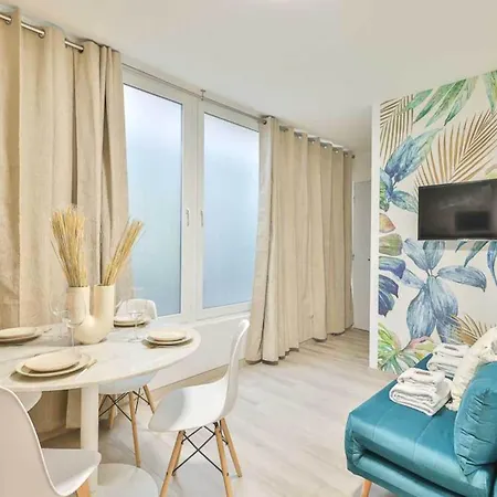 Newly Renovated Canal De L'ourq Apartment