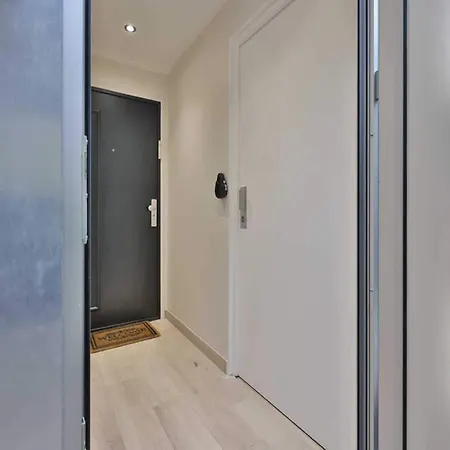 Newly Renovated Canal De L'ourq Apartment